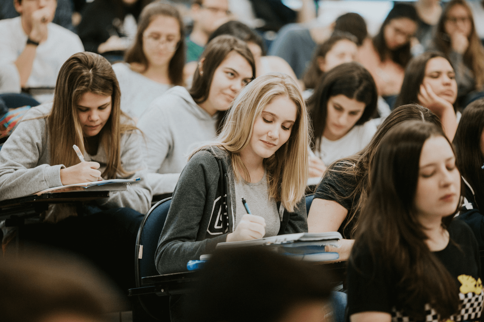 Estudantes em sala de aula